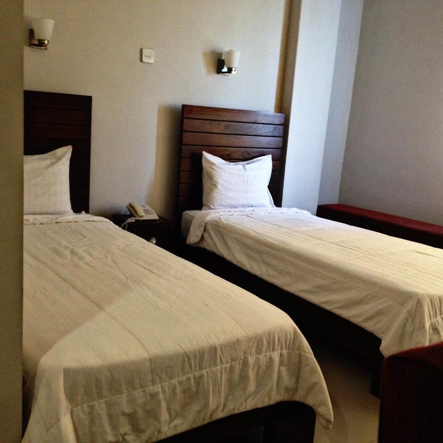 Greensa Inn Surabaya Eksteriør billede