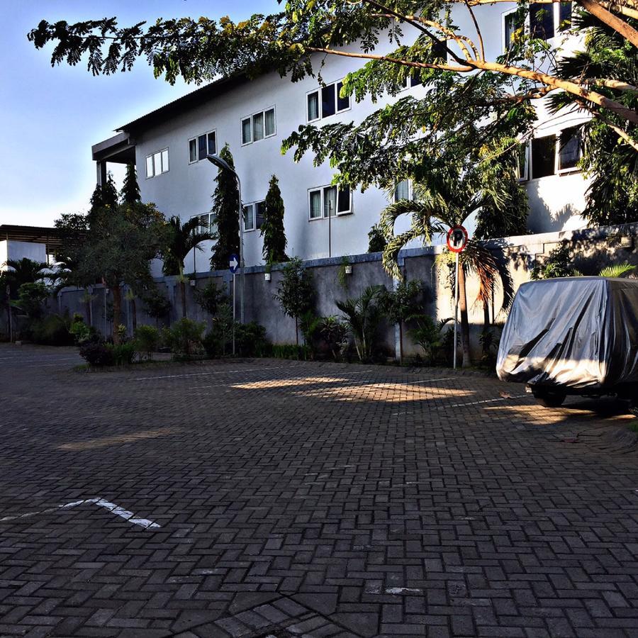 Greensa Inn Surabaya Eksteriør billede